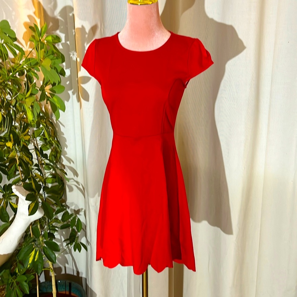 Red cap-sleeve dress with scalloped hem, XS